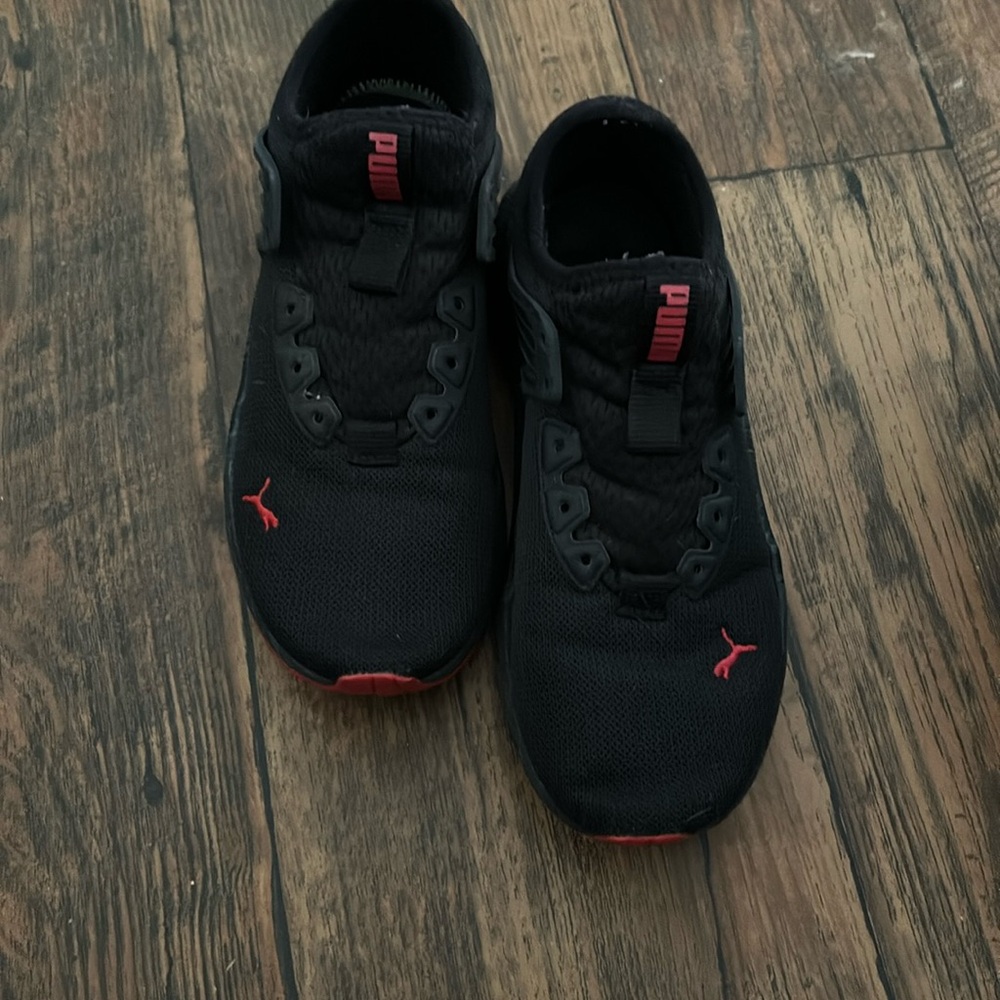 Boys Puma sneakers size 6C